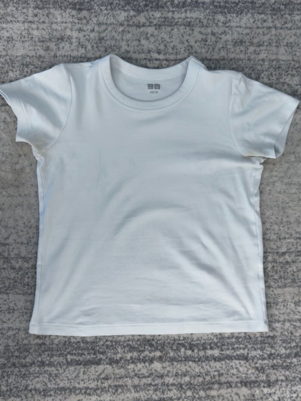 UNIQLO XS Casual Washed Fabric Top – Minimalist Everyday Style